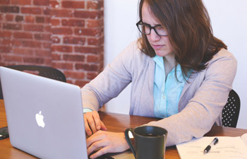 girl working on macbook